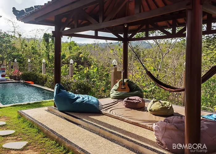 Konukevi Bombora Surf Camp