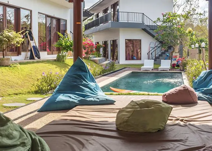 Bombora Surf Camp Konukevi *